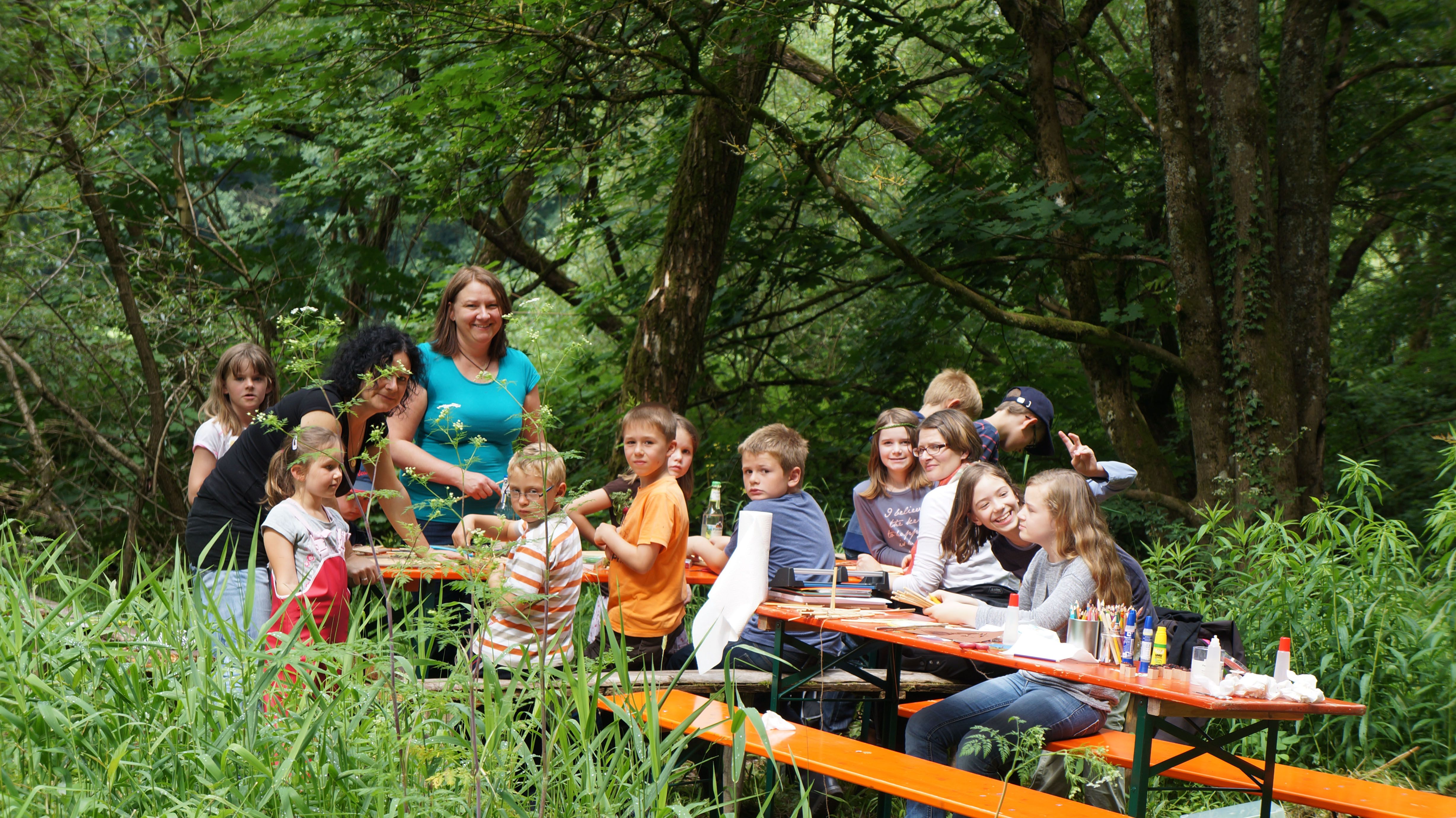 Kräuter-Basteln auf der Wiese
